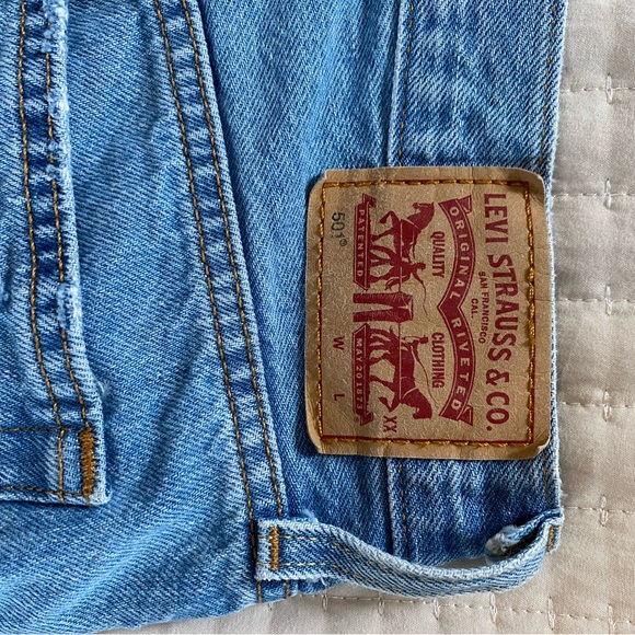 Levi’s Jean Shorts - Picture 9 of 9